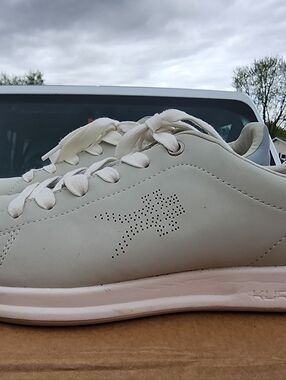 Kuru ROAM Women's Bone Gray Leather Sneakers.